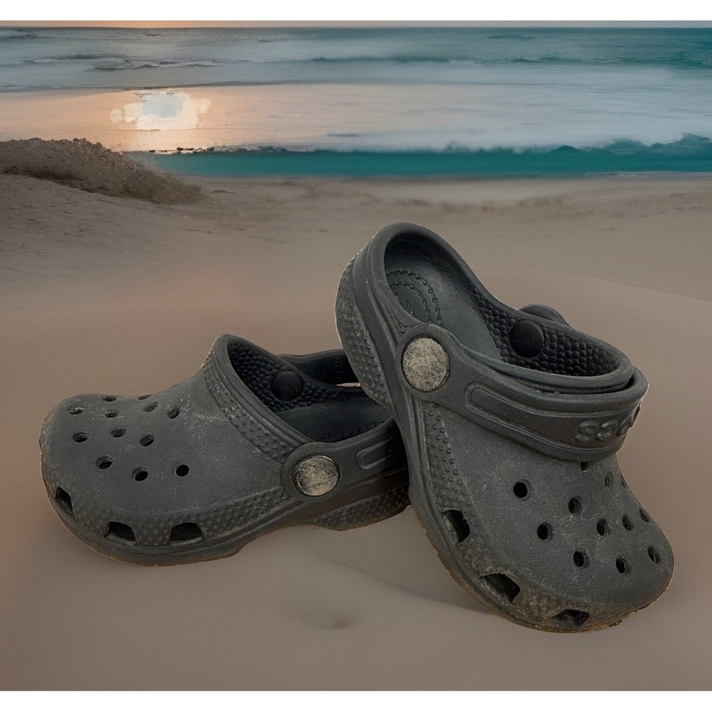 Original Crocs Baya Size 6 Unisex Kids Clog Sandal - Black outdoor water mud